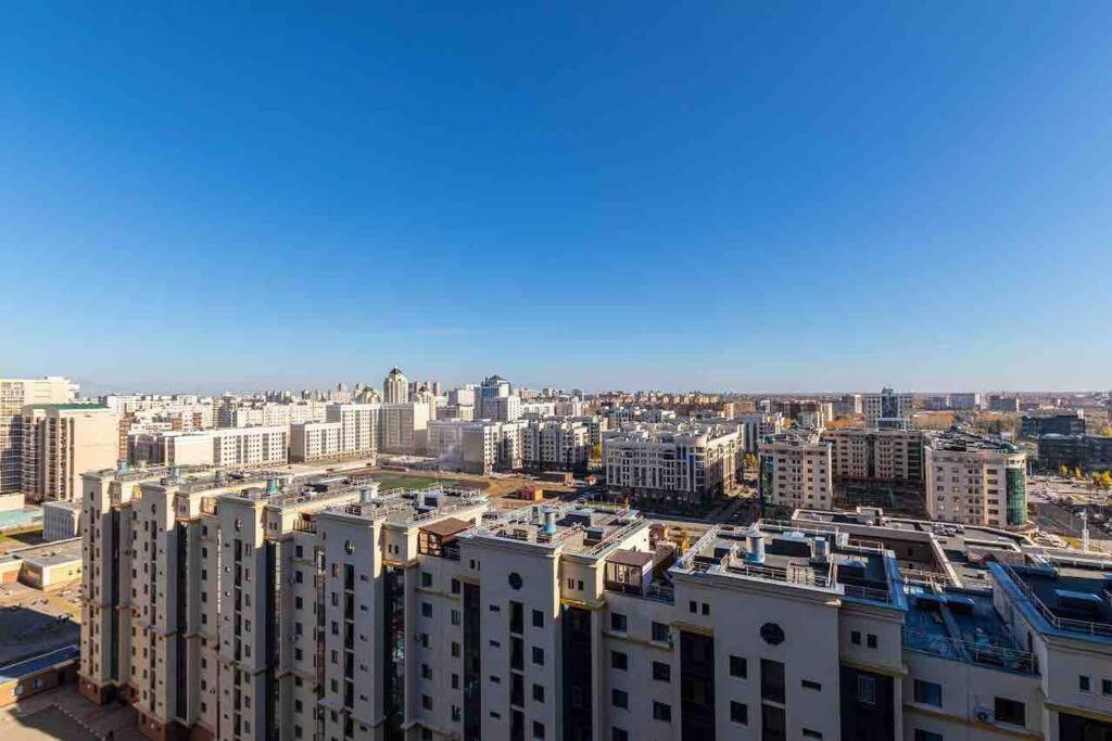 Уютная Квартира С Террасой В Сердце Столицы Appartement Taldykol Buitenkant foto