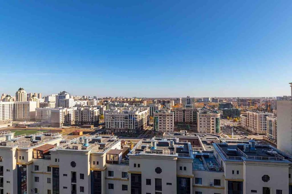 Уютная Квартира С Террасой В Сердце Столицы Appartement Taldykol Buitenkant foto