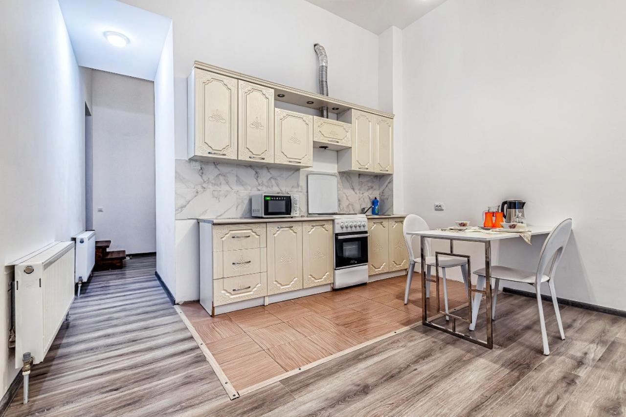 Уютная Квартира С Террасой В Сердце Столицы Appartement Taldykol Buitenkant foto