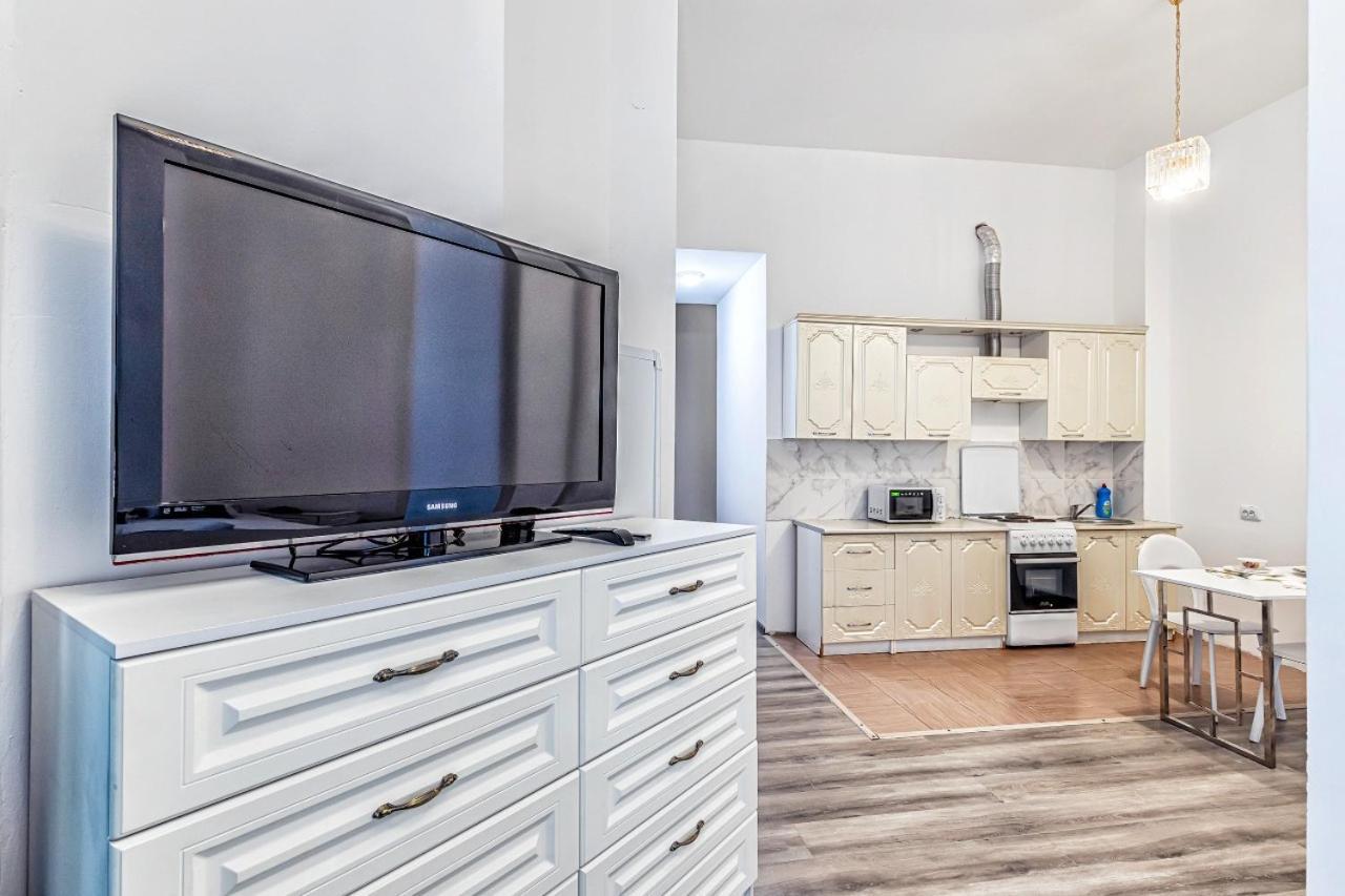 Уютная Квартира С Террасой В Сердце Столицы Appartement Taldykol Buitenkant foto