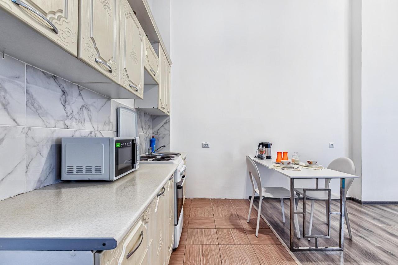 Уютная Квартира С Террасой В Сердце Столицы Appartement Taldykol Buitenkant foto